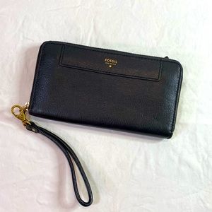 Fossil Black Leather Zip Around Wallet wristlet NWT